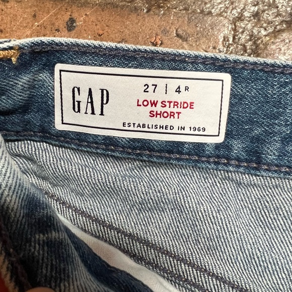 Gap Low Stride Jean Short - Size 27 - Picture 2 of 4